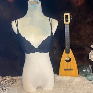 Victoria’s Secret bra 36B (4550)Scalloped edging detail.EUC.